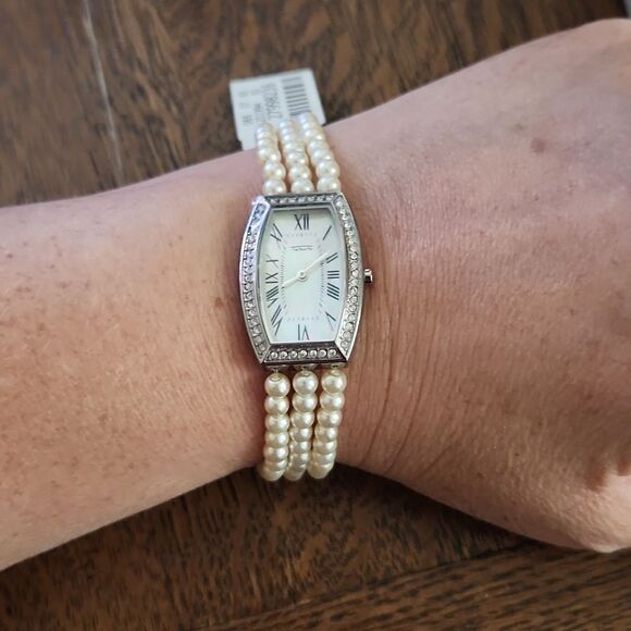 Talbots faux pearl watch - Picture 1 of 5